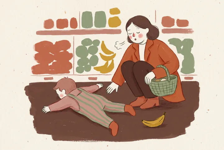 Ilustrace batolete ležícího na podlaze supermarketu s rozhozenýma rukama, vedle stojí máma s nákupním košíkem.